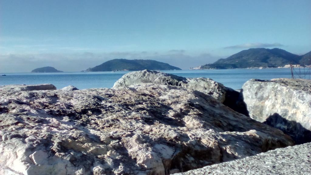Locanda Del Sole Nero San Terenzo Exteriör bild
